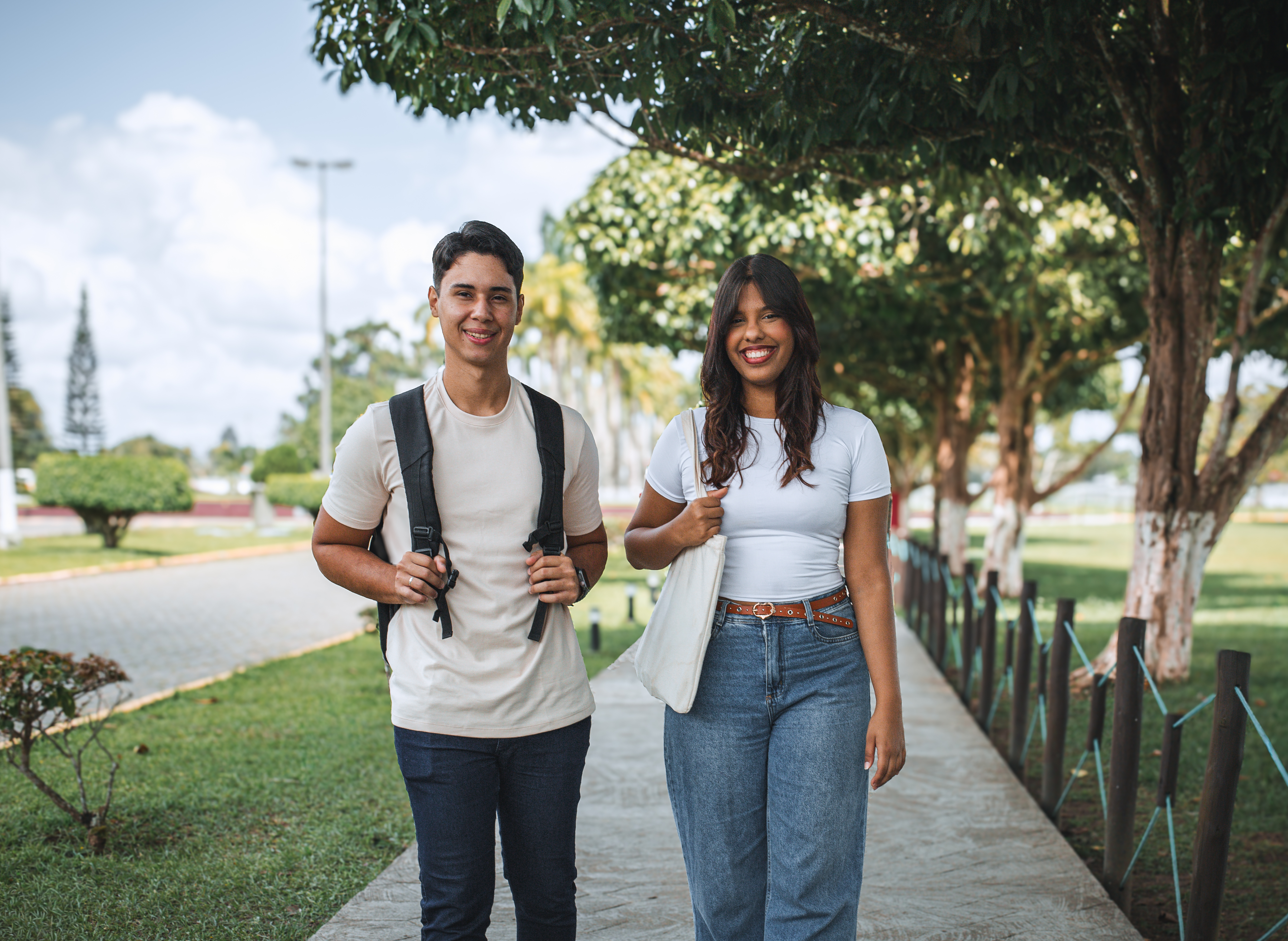 Foto de um aluno no campus